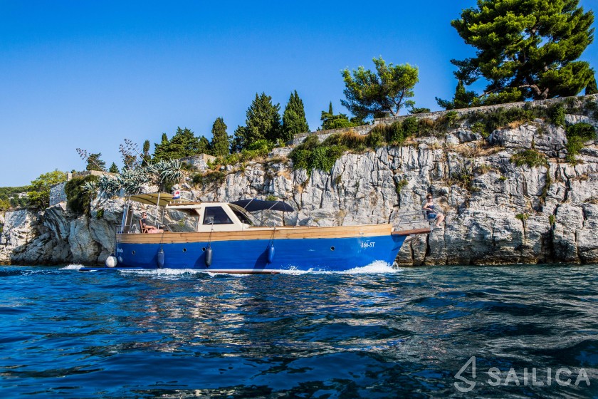 Leut - Yacht Charter Sailica