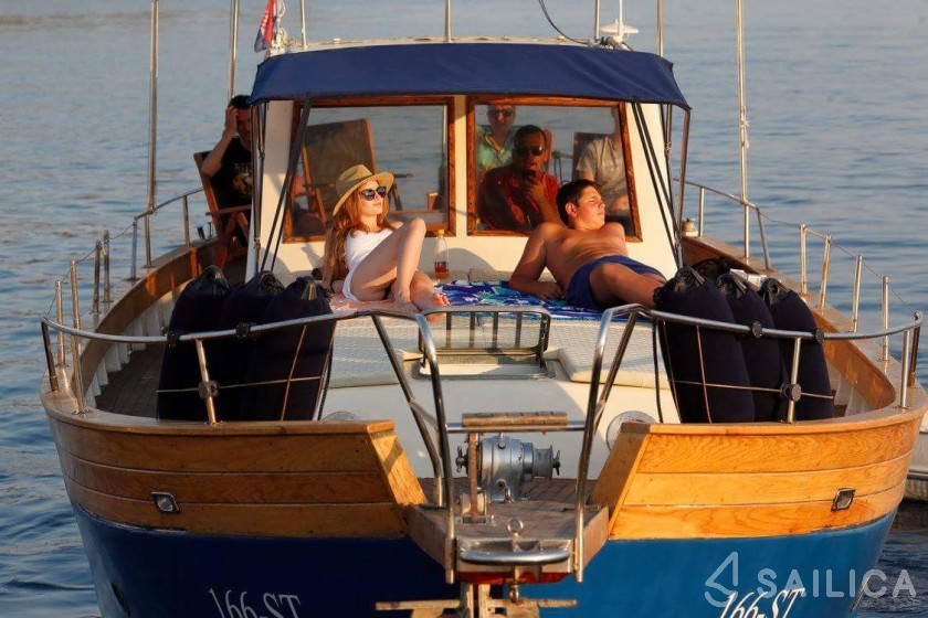Leut - Yacht Charter Sailica