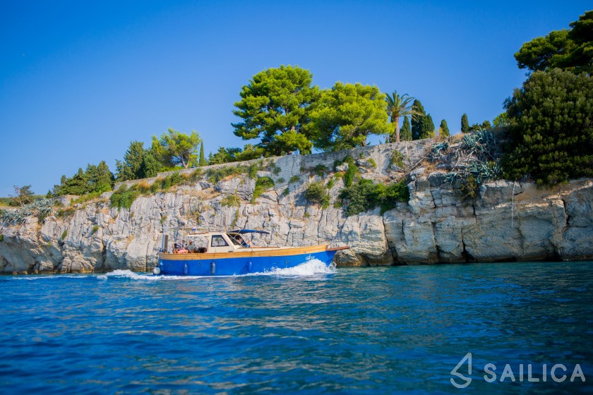 Leut - Yacht Charter Sailica