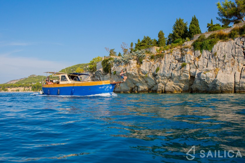 Leut - Yacht Charter Sailica