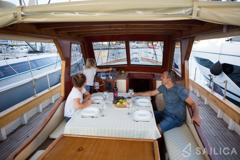Leut - Yacht Charter Sailica