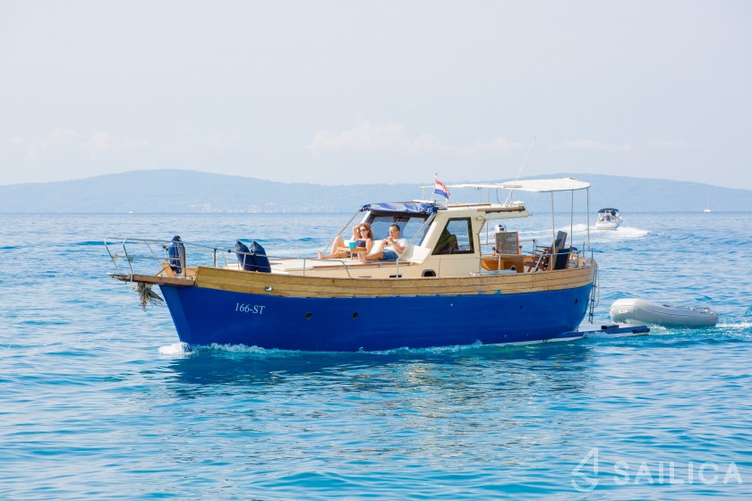 Leut - Yacht Charter Sailica