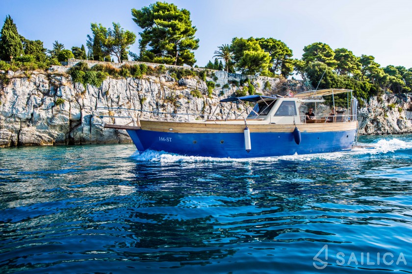 Leut - Yacht Charter Sailica