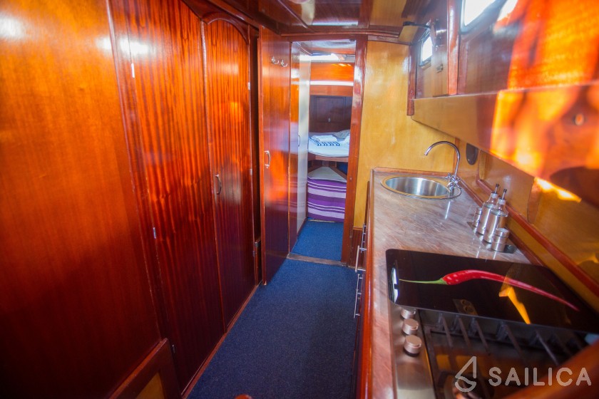 Leut - Yacht Charter Sailica