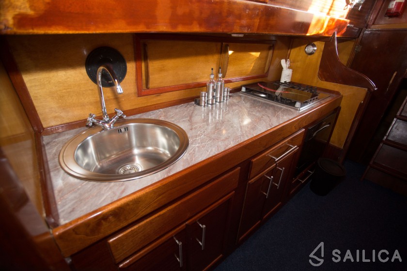 Leut - Yacht Charter Sailica