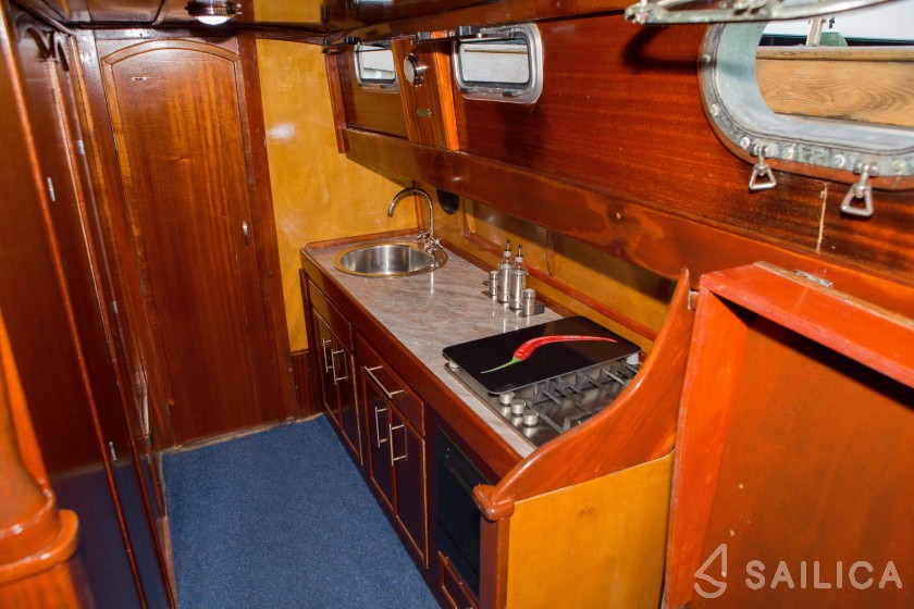Leut - Yacht Charter Sailica
