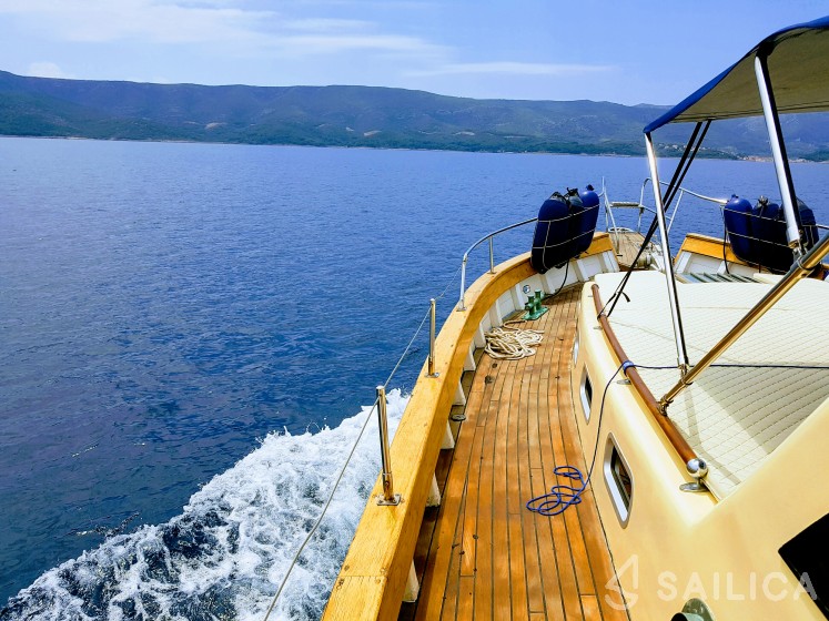 Leut - Yacht Charter Sailica