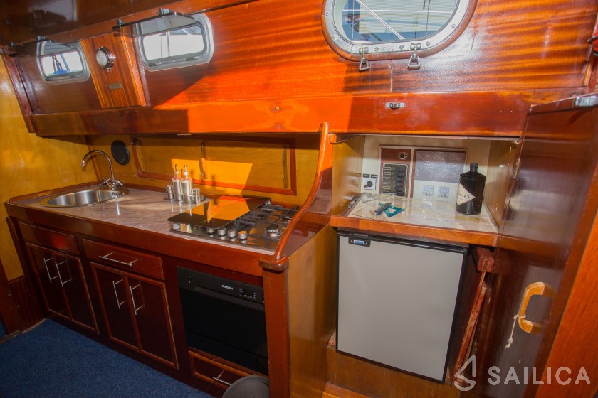 Leut - Yacht Charter Sailica