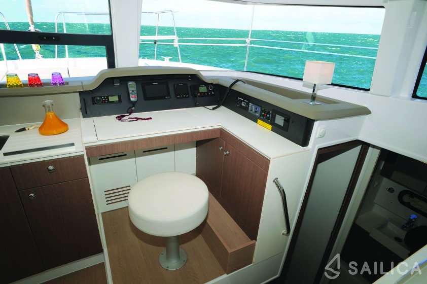 Bali 4.1 - Yacht Charter Sailica