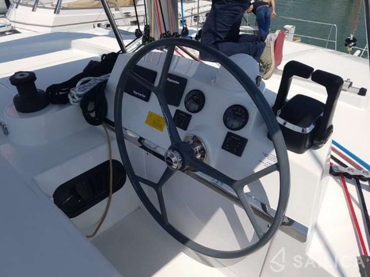 Bali 4.1 - Yacht Charter Sailica