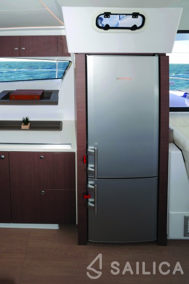 Bali 4.1 - Yacht Charter Sailica