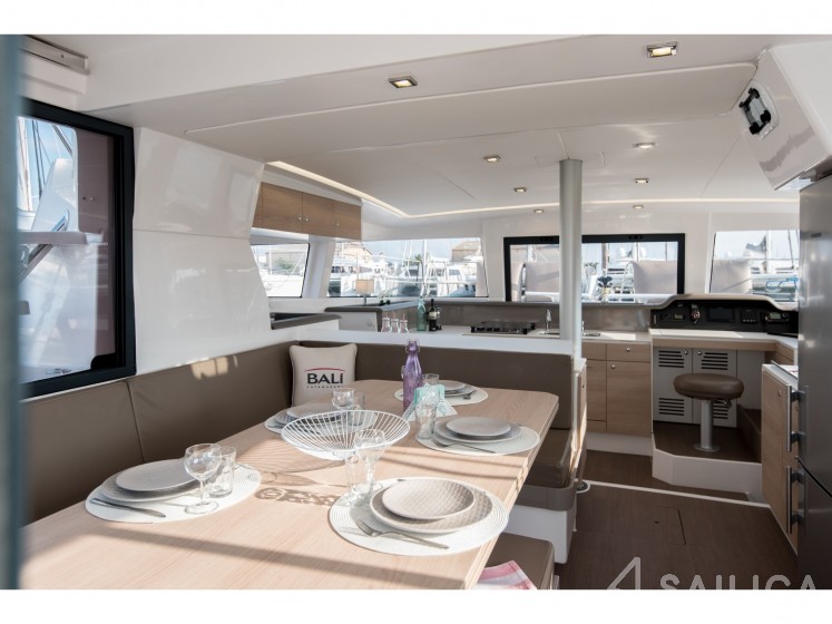 Bali 4.1 - Yacht Charter Sailica