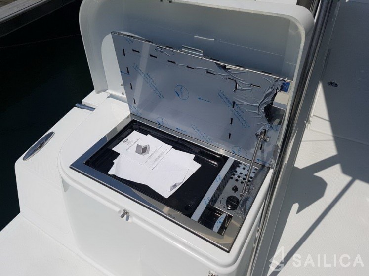 Bali 4.1 - Yacht Charter Sailica