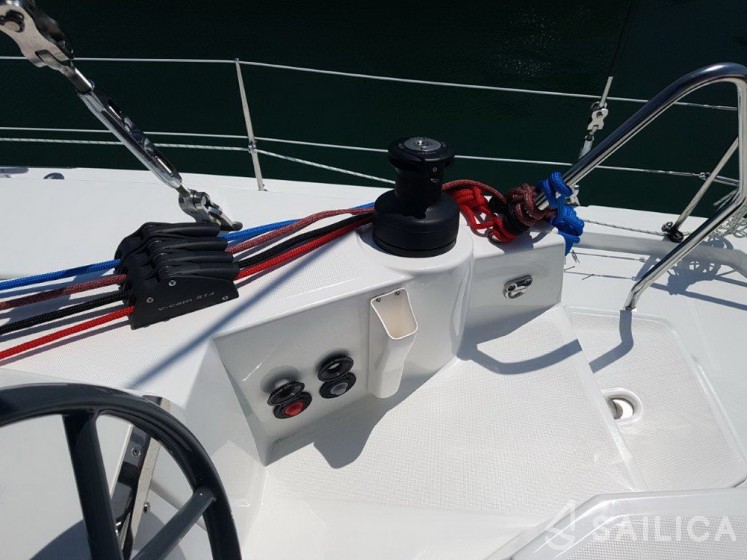 Bali 4.1 - Yacht Charter Sailica