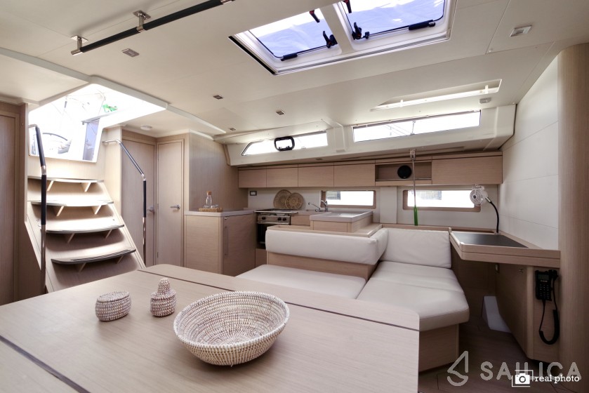 Oceanis 51.1 - Yacht Charter Sailica