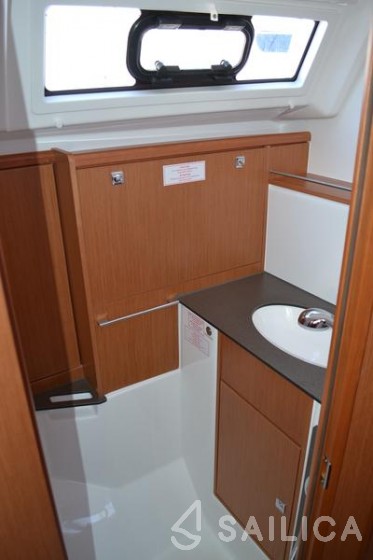 Bavaria 37 Cruiser - Yacht Charter Sailica