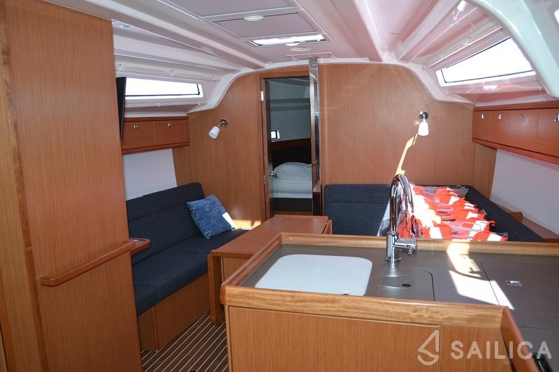 Bavaria 37 Cruiser - Yacht Charter Sailica