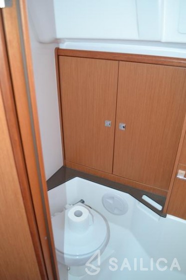 Bavaria 37 Cruiser - Yacht Charter Sailica