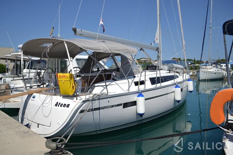 Bavaria 37 Cruiser - Yacht Charter Sailica