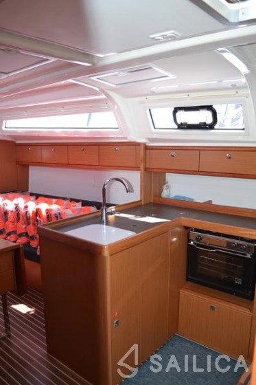 Bavaria 37 Cruiser - Yacht Charter Sailica
