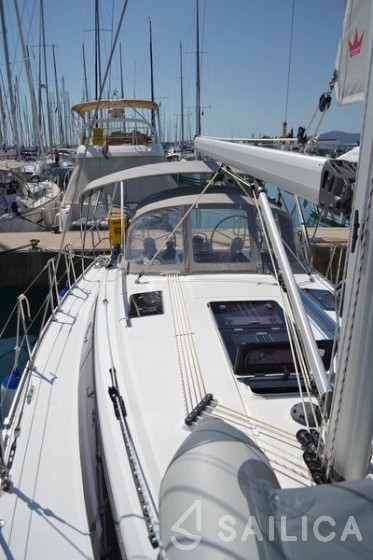 Bavaria 37 Cruiser - Yacht Charter Sailica