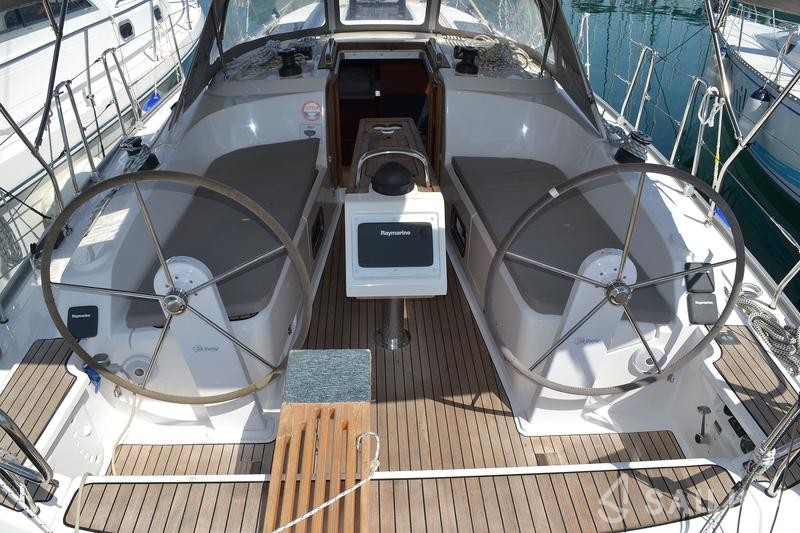 Bavaria 37 Cruiser - Yacht Charter Sailica