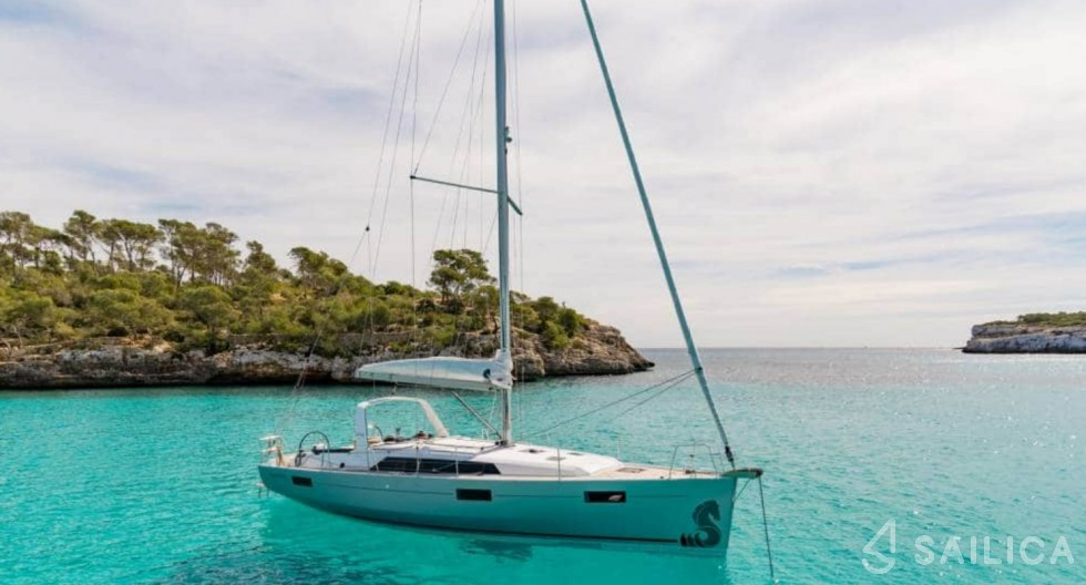 Oceanis 41.1 - Yacht Charter Sailica