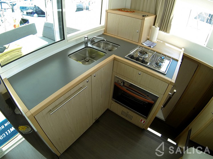 Lagoon 39 - Yacht Charter Sailica