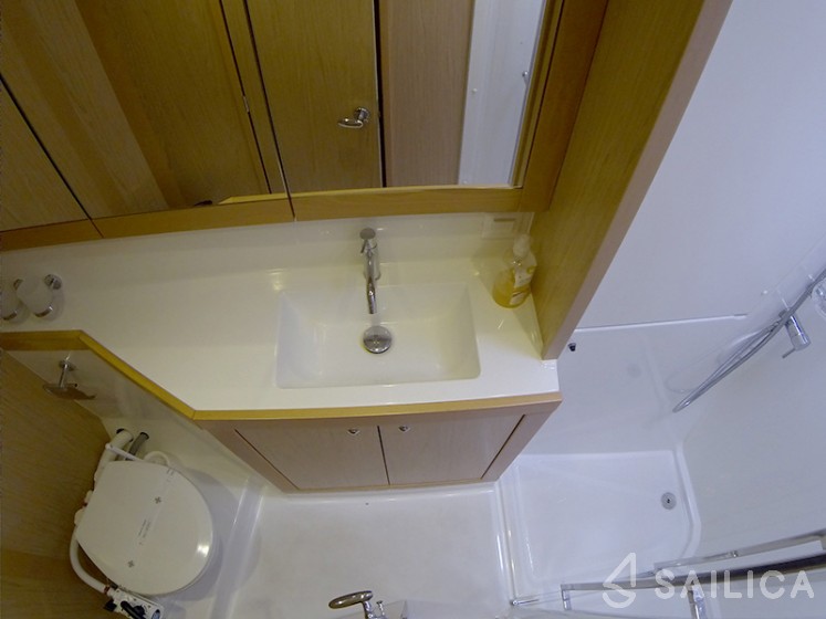 Lagoon 39 - Yacht Charter Sailica