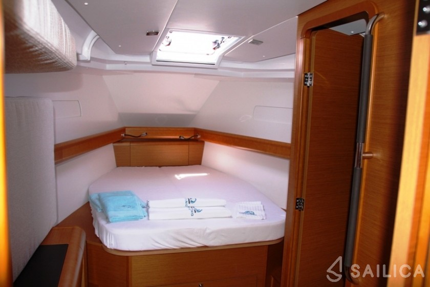 Sun Odyssey 439 - Yacht Charter Sailica