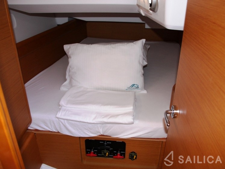 Sun Odyssey 439 - Yacht Charter Sailica