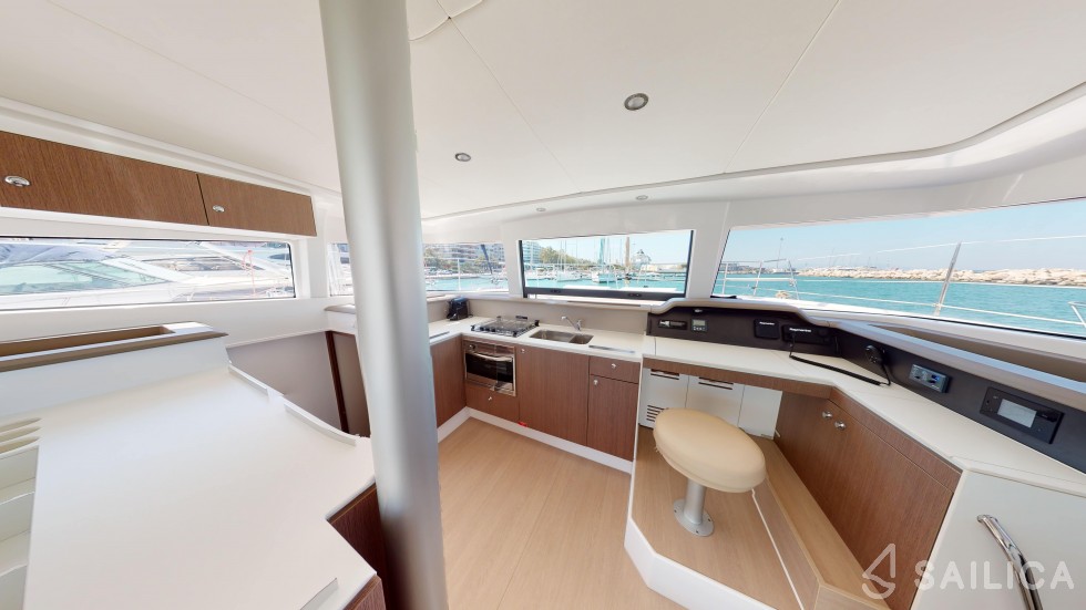 Bali 4.1 - Yacht Charter Sailica