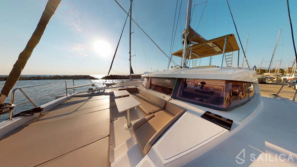 Bali 4.1 - Yacht Charter Sailica