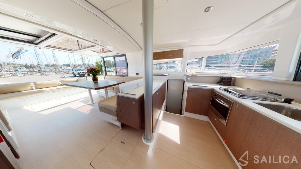 Bali 4.1 - Yacht Charter Sailica