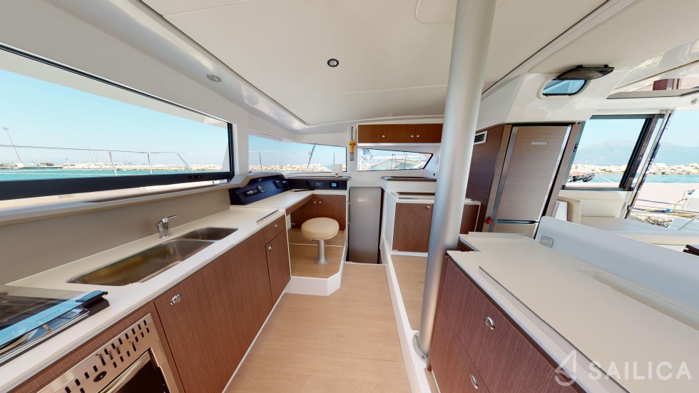 Bali 4.1 - Yacht Charter Sailica