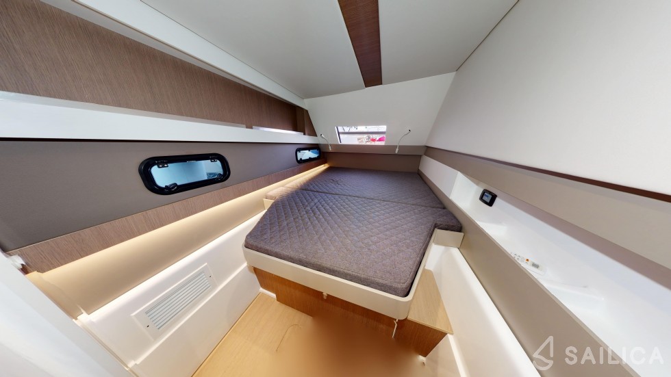 Bali 4.1 - Yacht Charter Sailica