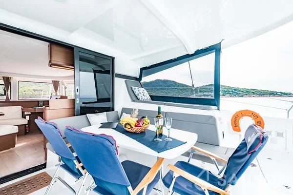 Lagoon 42 - Yacht Charter Sailica