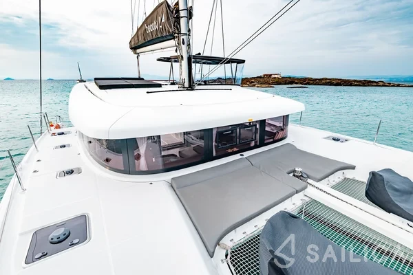 Lagoon 42 - Yacht Charter Sailica