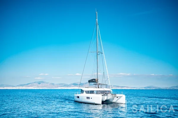 Lagoon 42 - Yacht Charter Sailica
