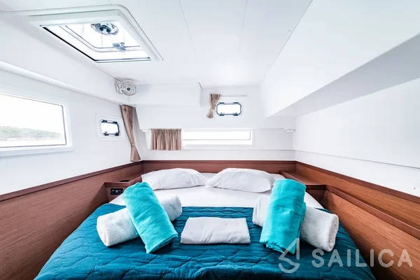 Lagoon 42 - Yacht Charter Sailica