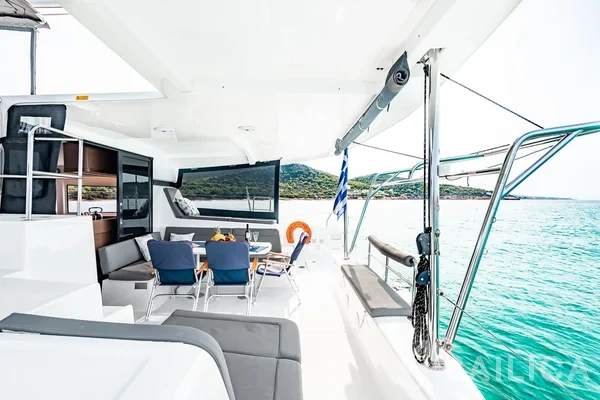 Lagoon 42 - Yacht Charter Sailica