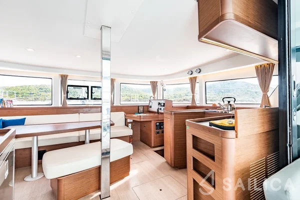 Lagoon 42 - Yacht Charter Sailica