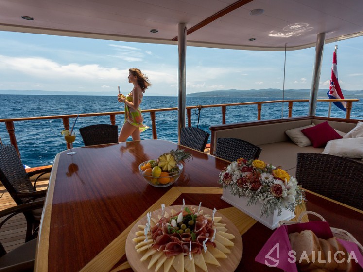 Gulet - Yacht Charter Sailica