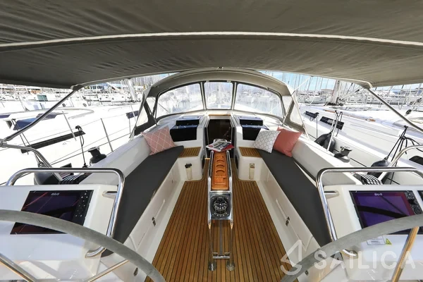 Hanse 455 - Yacht Charter Sailica