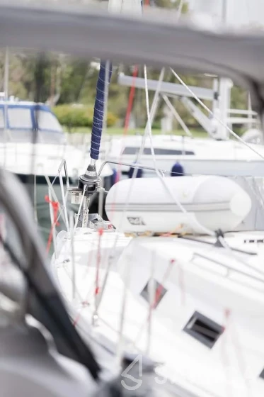 Bavaria 40 Cruiser - Yacht Charter Sailica