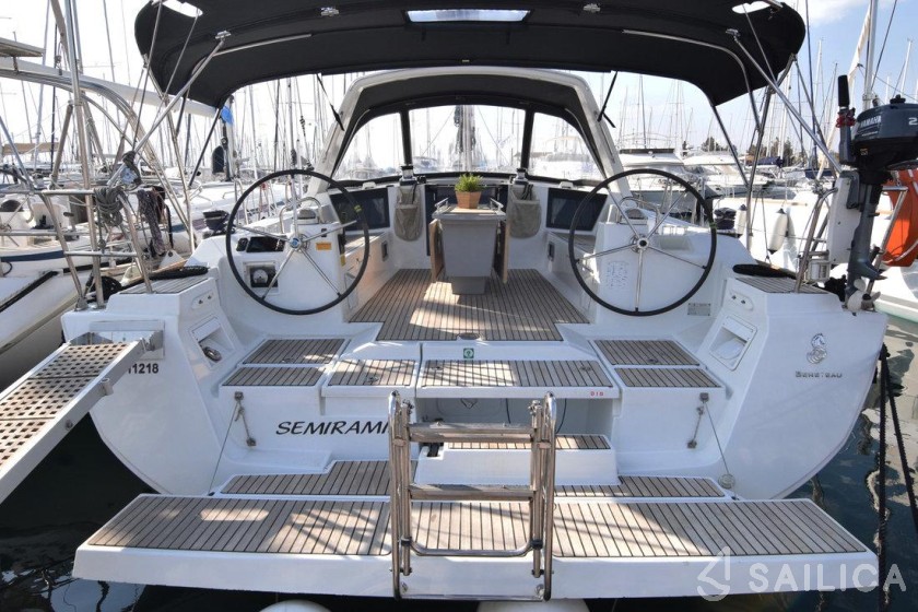 Oceanis 45 - Yacht Charter Sailica