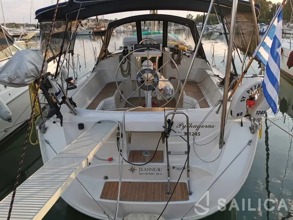Sun Odyssey 36.2 - Yacht Charter Sailica