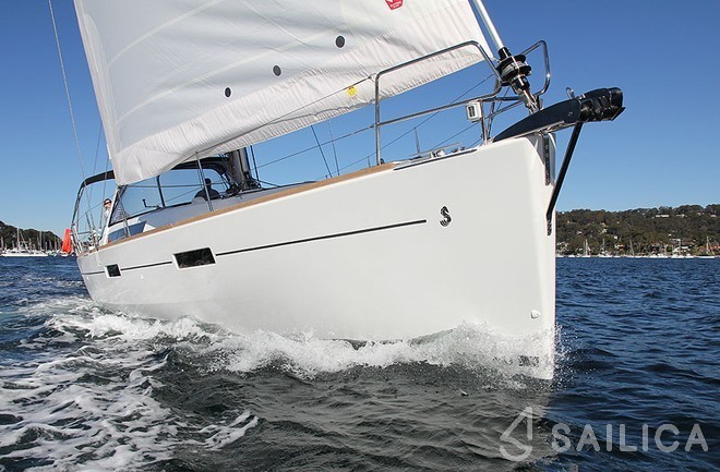 Oceanis 45 - Yacht Charter Sailica