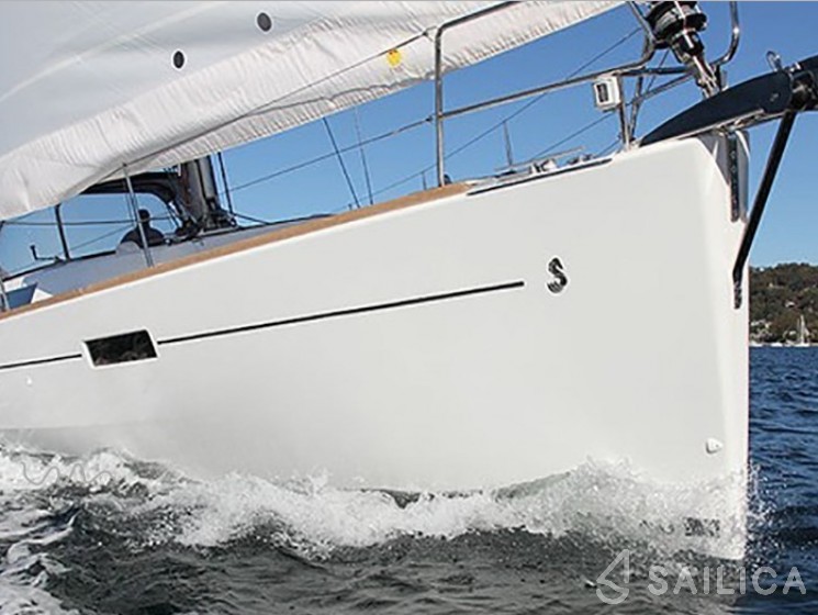 Oceanis 45 - Yacht Charter Sailica