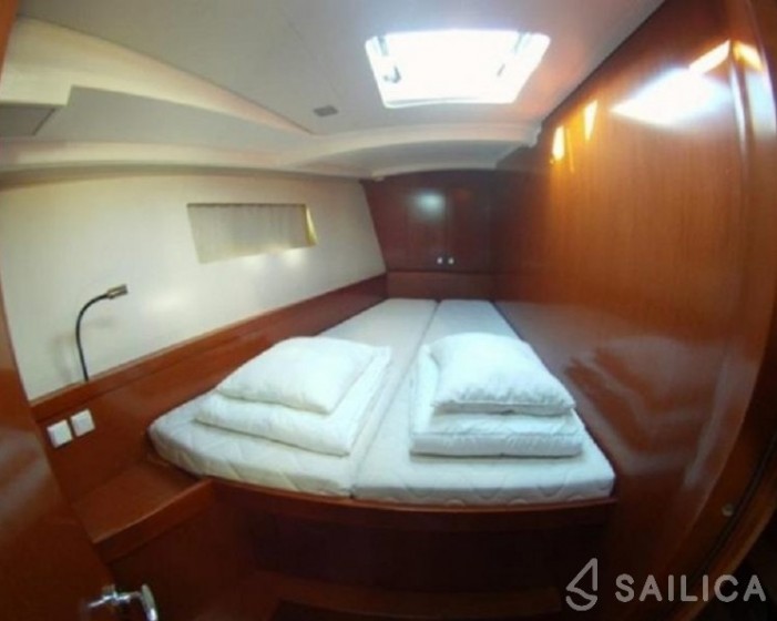 Oceanis 45 - Yacht Charter Sailica